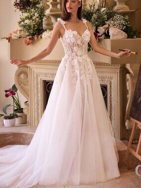 NEW WEDDING DRESS. A LINE BALL GOWN LACE OFF WHITE/NUDE TULLE BRIDAL GOWN